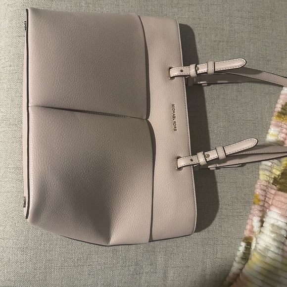 Michael Kors Bedford Tote - Picture 3 of 3